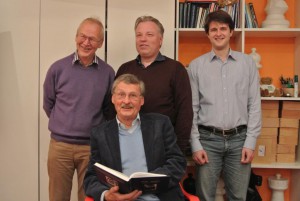 Schach-Prominenz in der Münchener Schachakademie: GM Dr. Helmut Pfleger, GM Hajo Hecht, GM Gerald Hertneck und GM Stefan Bromberger