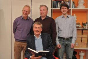 Schach-Prominenz in der Münchener Schachakademie: GM Dr. Helmut Pfleger, GM Hajo Hecht, GM Gerald Hertneck und GM Stefan Bromberger